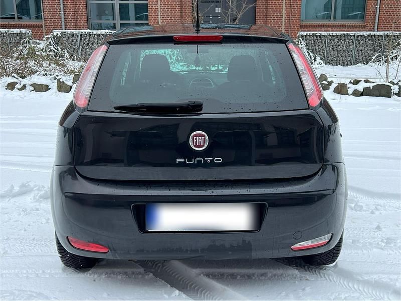 Gebraucht Fiat Punto Young 69 PS (50 kW) 2016 Schwarz Kleinwagen