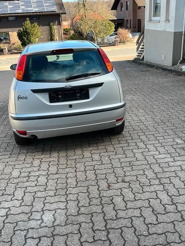 Gebraucht Ford Focus 101 PS (74 kW) 2003 Silber Limousine