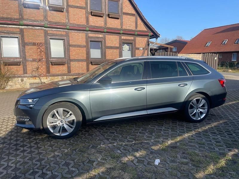 Gebraucht Skoda Superb Style 150 PS (110 kW) 2019 Grau Kombi