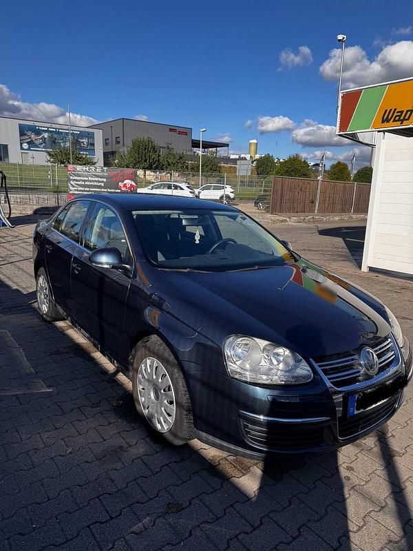 Gebraucht VW Jetta 140 PS (102 kW) 2010 Blau Limousine