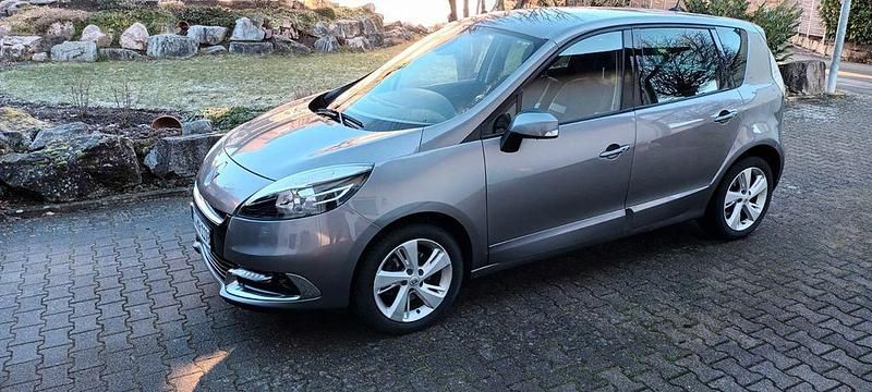 Grau Gebraucht 2012 Renault Scénic III Dynamique Van / Kleinbus | 5.250 € (Fairer Preis) - Bild 1/4