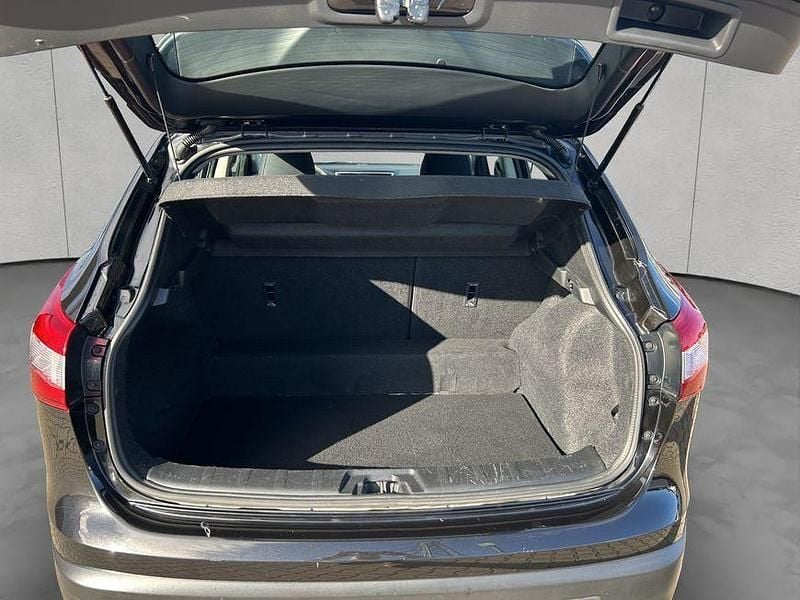 Gebraucht Nissan Qashqai Visia 116 PS (85 kW) 2016 Schwarz SUV