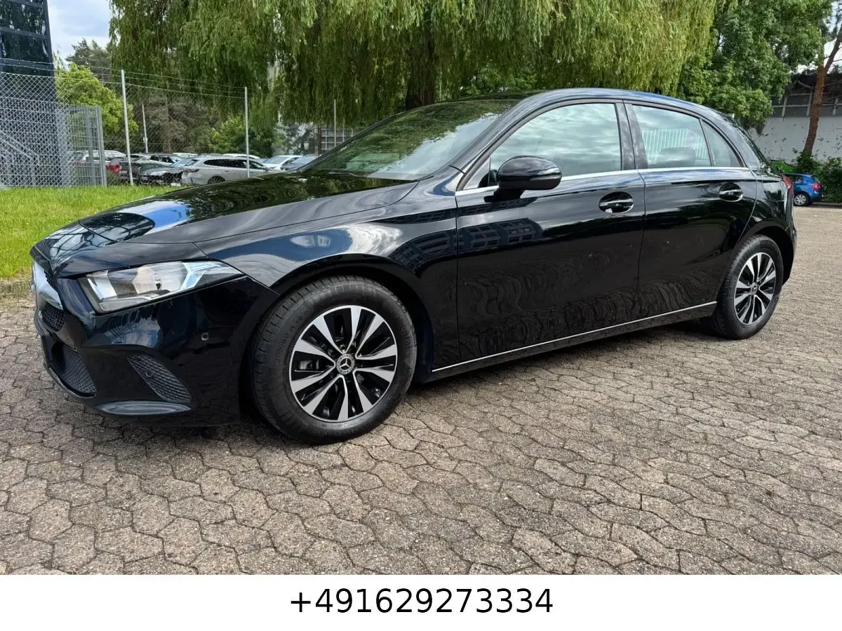 Gebraucht Mercedes A180 116 PS (85 kW) 2021 Schwarz Kleinwagen