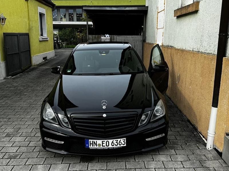 Schwarz Gebraucht 2010 Mercedes E63 AMG AMG Limousine | 21.499 € (Superpreis) - Bild 1/4