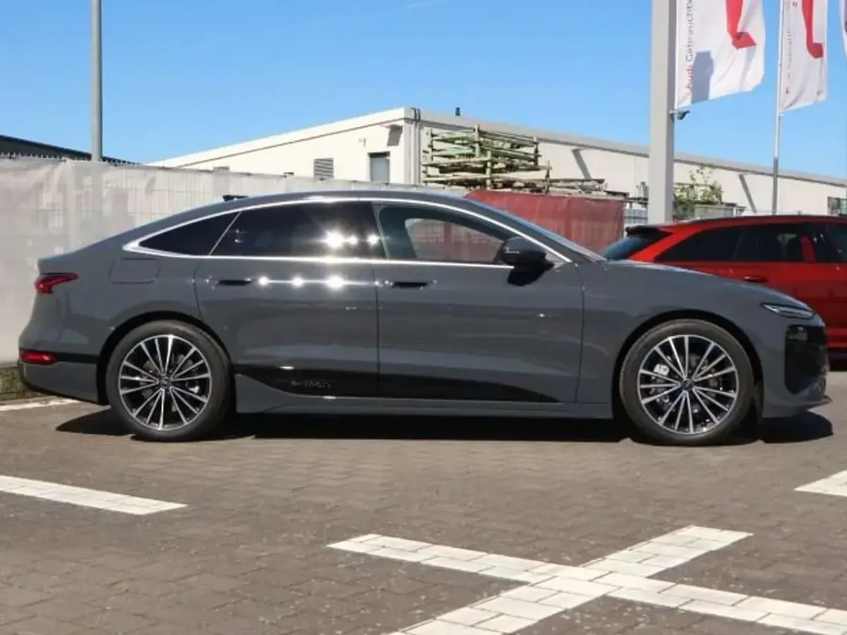Gebraucht Audi e-tron 314 kW (428 PS) 2025 Magnetgrau SUV