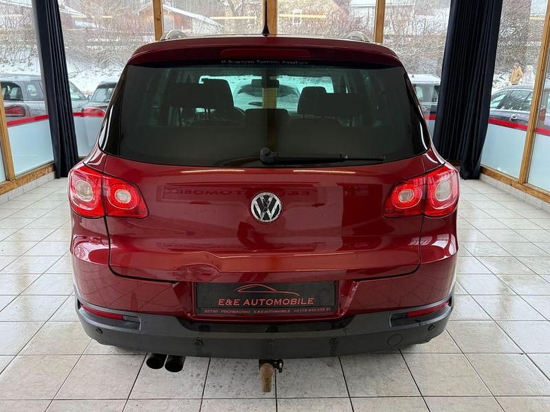 Gebraucht VW Tiguan Team 140 PS (102 kW) 2011 Rot SUV