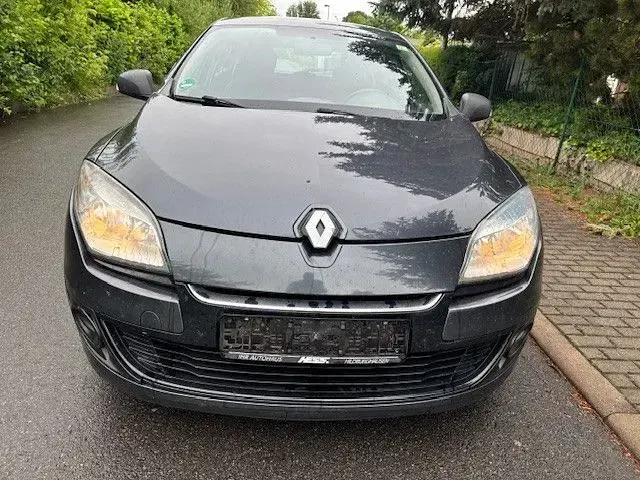 Gebraucht Renault Mégane 101 PS (74 kW) 2012 Grau Limousine
