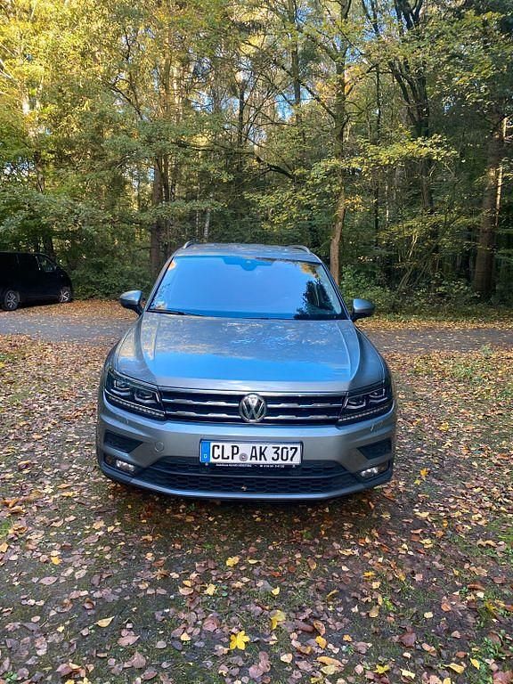 Grau Gebraucht 2021 VW Tiguan Allspace Comfortline SUV | 25.000 € (Guter Preis) - Bild 1/4