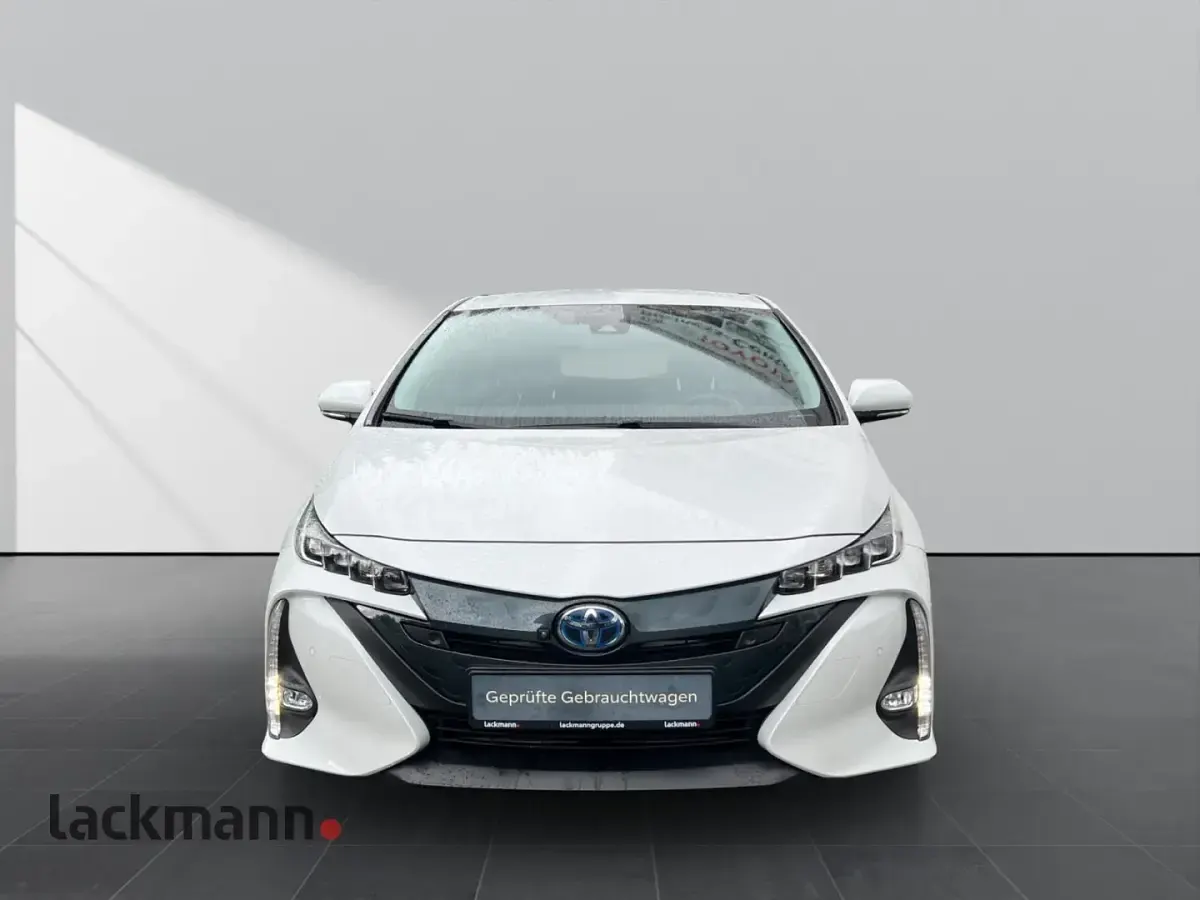 Gebraucht Toyota Prius Executive 122 PS (89 kW) 2020 Weiß Kleinwagen