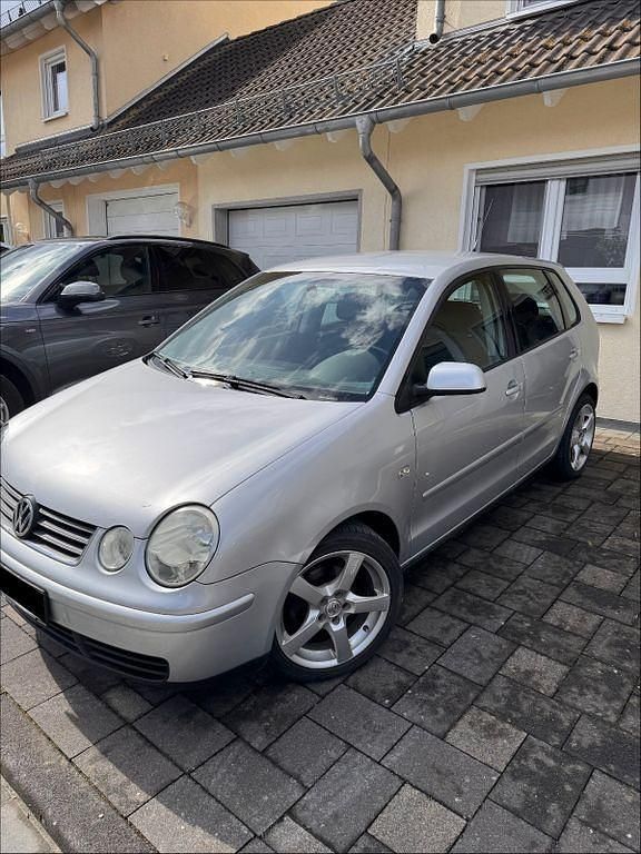 Gebraucht VW Polo Highline 75 PS (55 kW) 2004 Silber Kleinwagen