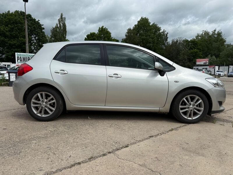 Gebraucht Toyota Auris Life 132 PS (97 kW) 2010 Silber Limousine