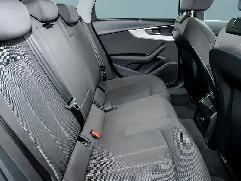 Second-hand Audi A4 150 CP (110 kW) 2022 Negru Break
