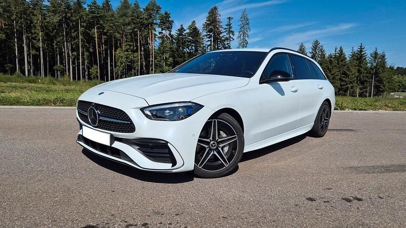 Weiß Gebraucht 2022 Mercedes C300 Kombi | 44.700 € (Teuer) - Bild 1/4