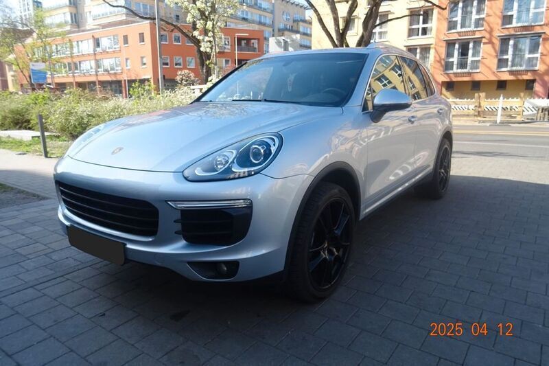 Silber Gebraucht 2015 Porsche Cayenne SUV | 22.600 € (Superpreis) - Bild 1/4