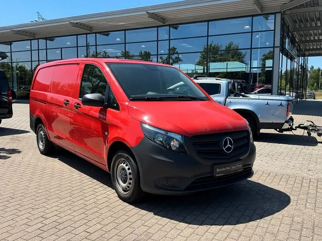 Gebraucht Mercedes Vito 102 PS (75 kW) 2022 Rot Van