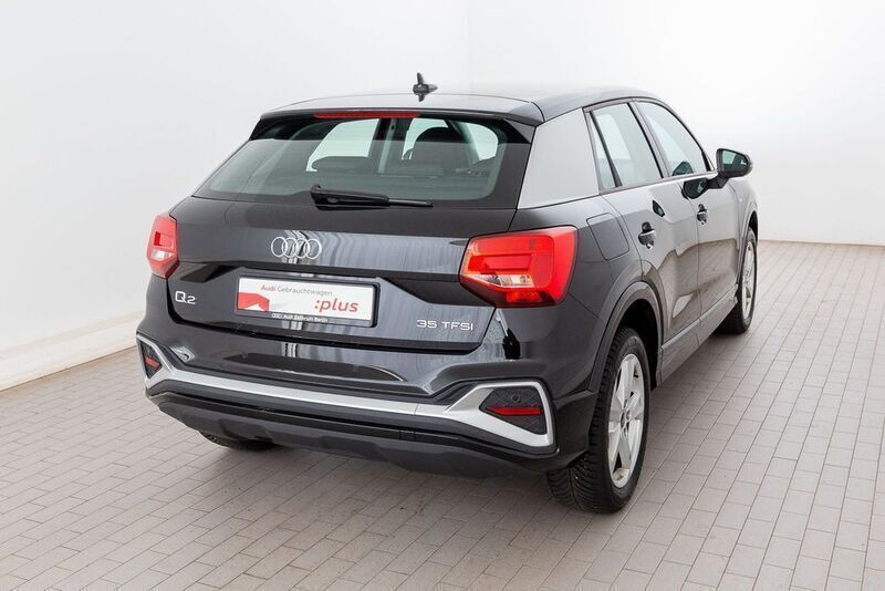 Gebraucht Audi Q2 S-Line 150 PS (110 kW) 2024 Mythosschwarz metallic SUV