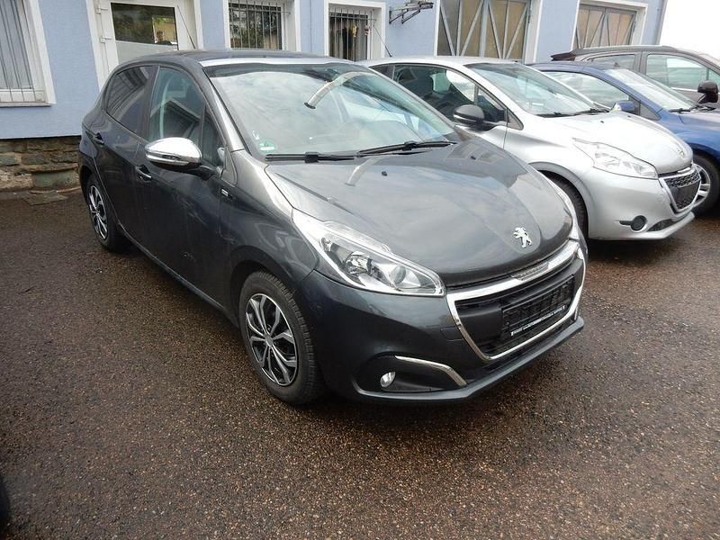 Grau Gebraucht 2016 Peugeot 208 Style Kleinwagen | 5.499 € (Fairer Preis) - Bild 1/4