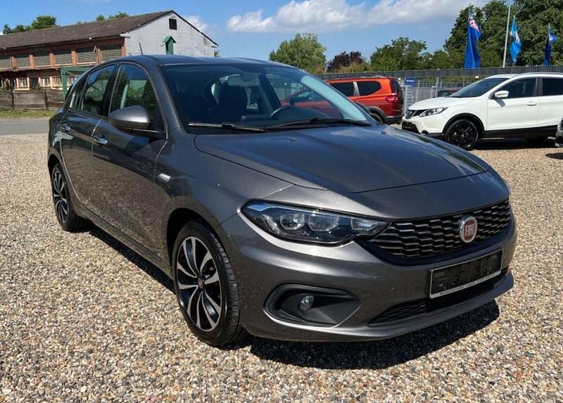 Braun Gebraucht 2016 Fiat Tipo Lounge Kleinwagen | 7.990 € (Etwas zu teuer) - Bild 1/4