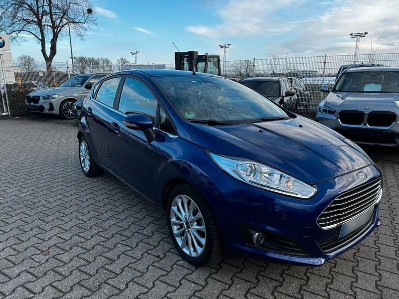 Gebraucht Ford Fiesta Titanium 101 PS (74 kW) 2017 Blau Kleinwagen