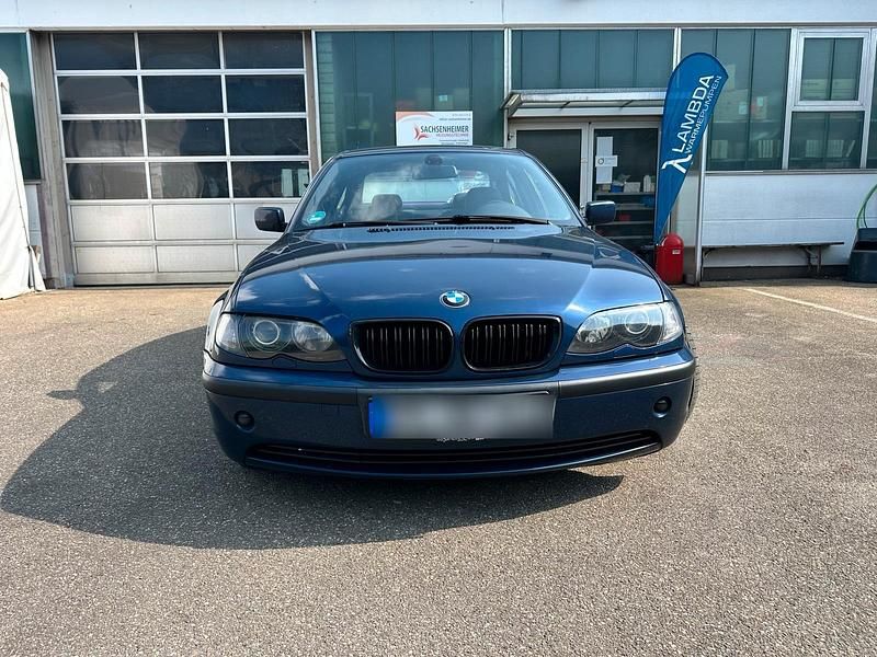 Second-hand BMW 325 Basis 192 CP (141 kW) 2003 Albastru Berlinǎ