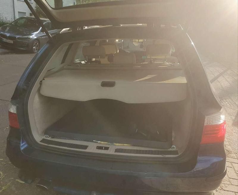 Blau Gebraucht 2009 BMW 520 Exclusive Kombi | 4.300 € (Guter Preis) - Bild 1/4