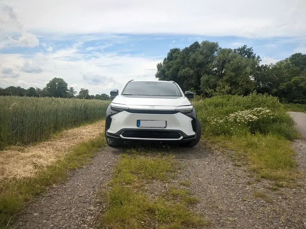 Gebraucht Toyota bZ4X 150 kW (204 PS) 2023 Weiß SUV