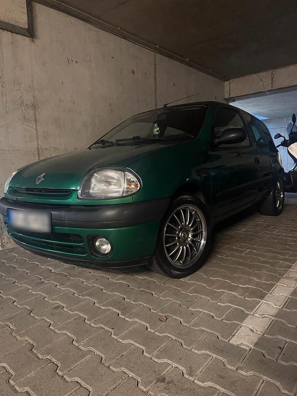 Gebraucht Renault Clio II 58 PS (42 kW) 2001 Grün Kleinwagen