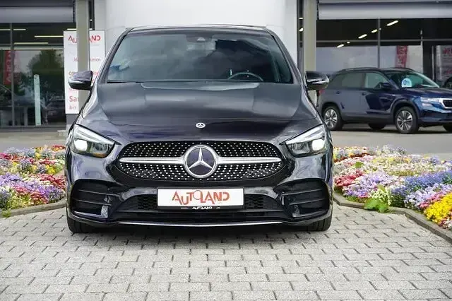 Gebraucht Mercedes B200 AMG line 150 PS (110 kW) 2019 Schwarz Van / Kleinbus