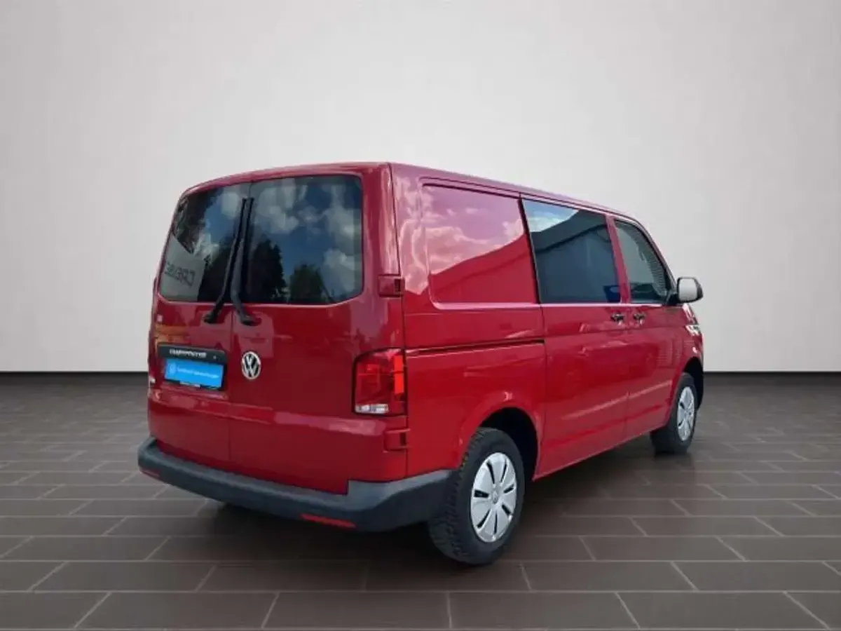 Second-hand VW Transporter 110 CP (80 kW) 2022 Roșu Van