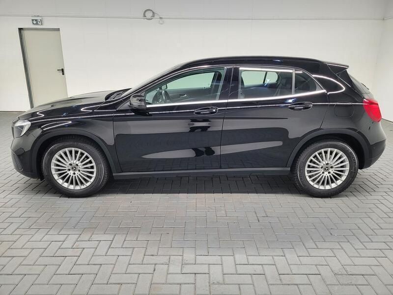 Gebraucht Mercedes GLA180 Style 122 PS (89 kW) 2019 Schwarz (nachtschwarz  unilack) SUV