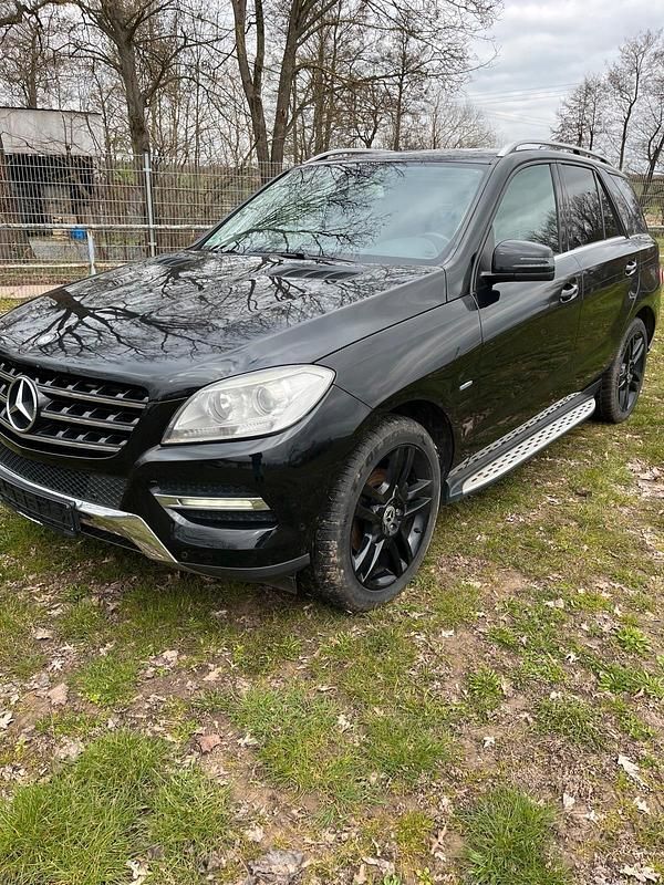 Gebraucht Mercedes ML350 258 PS (189 kW) 2011 Schwarz SUV