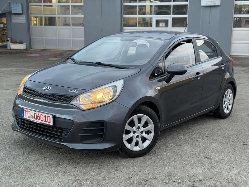 Gebraucht Kia Rio 84 PS (61 kW) 2015 Grau Limousine