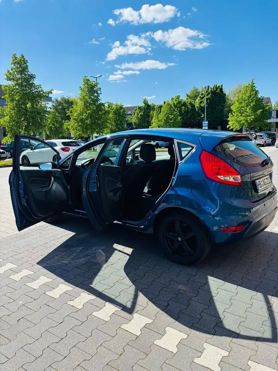 Gebraucht Ford Fiesta 101 PS (74 kW) 2009 Blau Kleinwagen