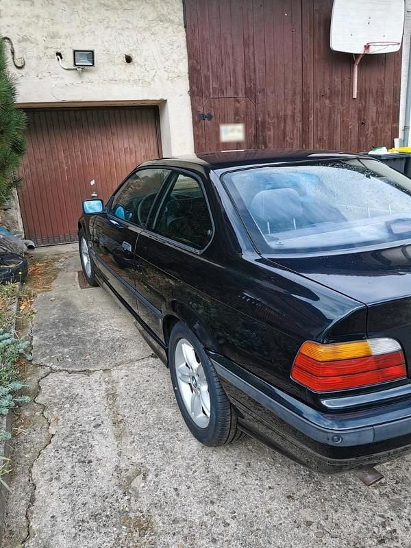 Second-hand BMW 320 150 CP (110 kW) 1996 Negru Coupe