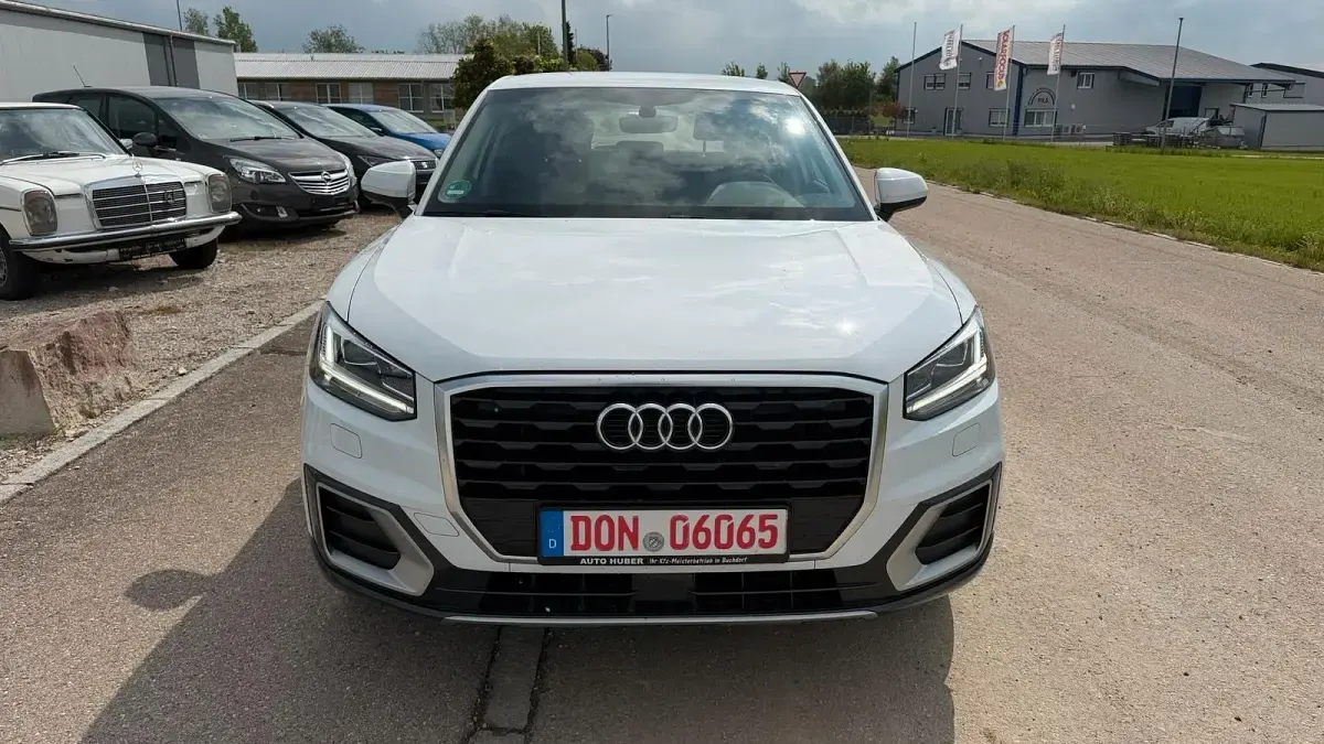 Gebraucht Audi Q2 Design 150 PS (110 kW) 2020 Gletscherweiß metallic SUV