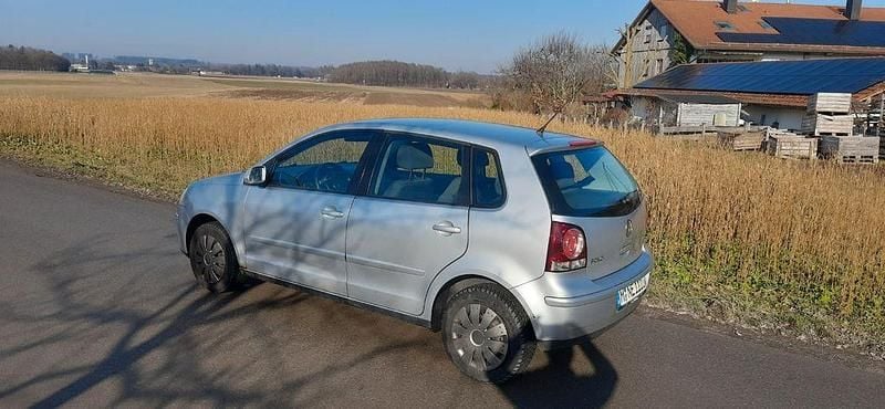 Silber Gebraucht 2005 VW Polo Trendline Limousine | 2.400 € (Guter Preis) - Bild 1/4