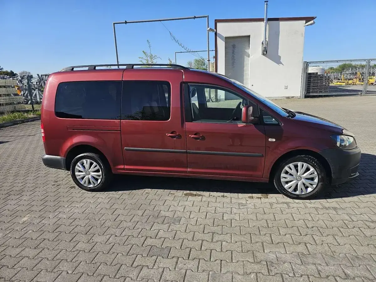 Second-hand VW Caddy Maxi Trendline 102 CP (75 kW) 2013 Roșu Monovolum