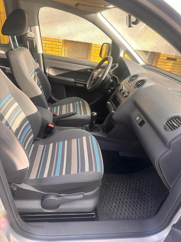 Usata VW Caddy 105 CV (77 kW) 2012 Argento Monovolume