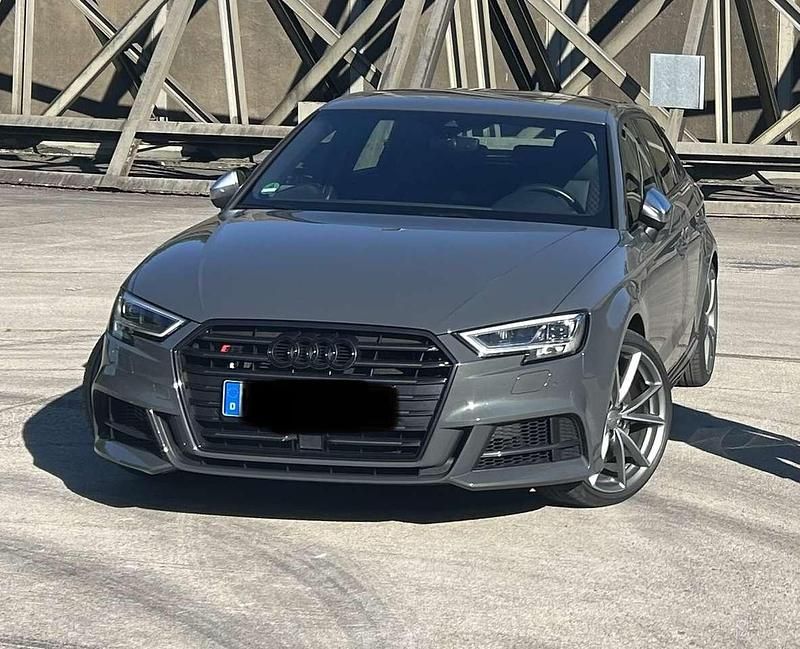 Grau Gebraucht 2017 Audi S3 Sportback Design Kombi | 28.000 € (Fairer Preis) - Bild 1/4
