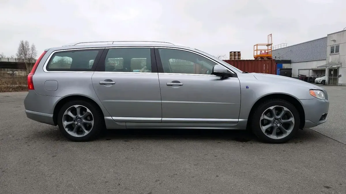 Gebraucht Volvo V70 215 PS (158 kW) 2012 Silber Kombi