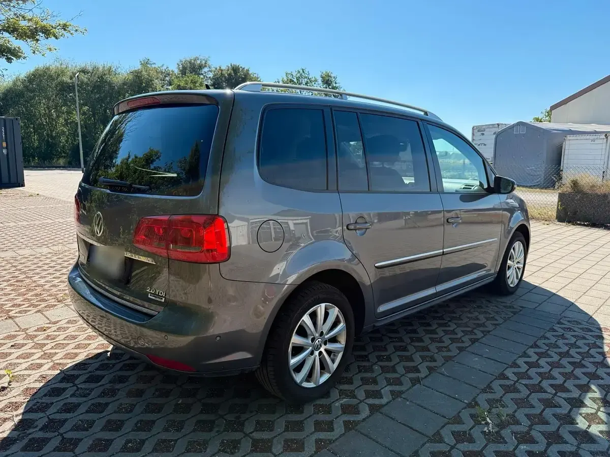 Gebraucht VW Touran 140 PS (102 kW) 2015 Braun Van / Kleinbus