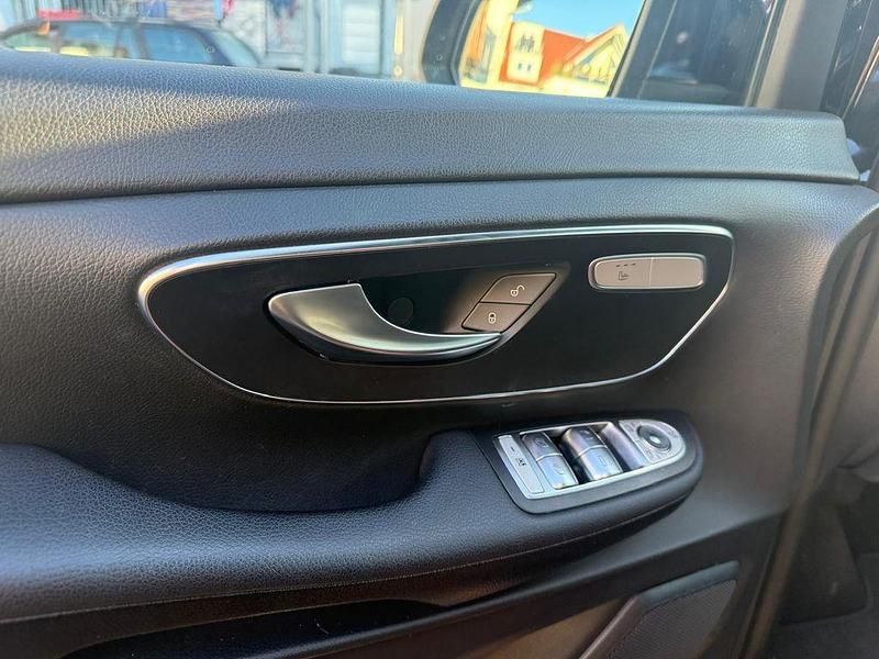 Gebraucht Mercedes V220 Edition 163 PS (119 kW) 2021 Schwarz Van / Kleinbus