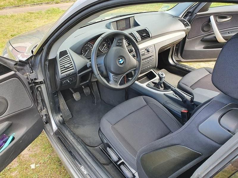 Gebraucht BMW 120 Basis 170 PS (125 kW) 2009 Grau Kleinwagen