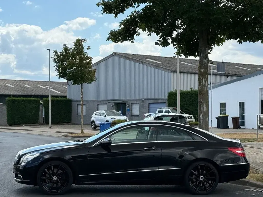 Gebraucht Mercedes E500 AMG 387 PS (284 kW) 2010 Schwarz Coupé