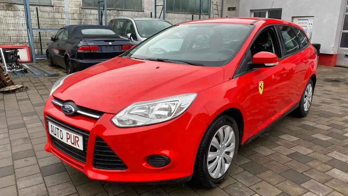 Gebraucht Ford Focus 85 PS (62 kW) 2014 Rot Kombi