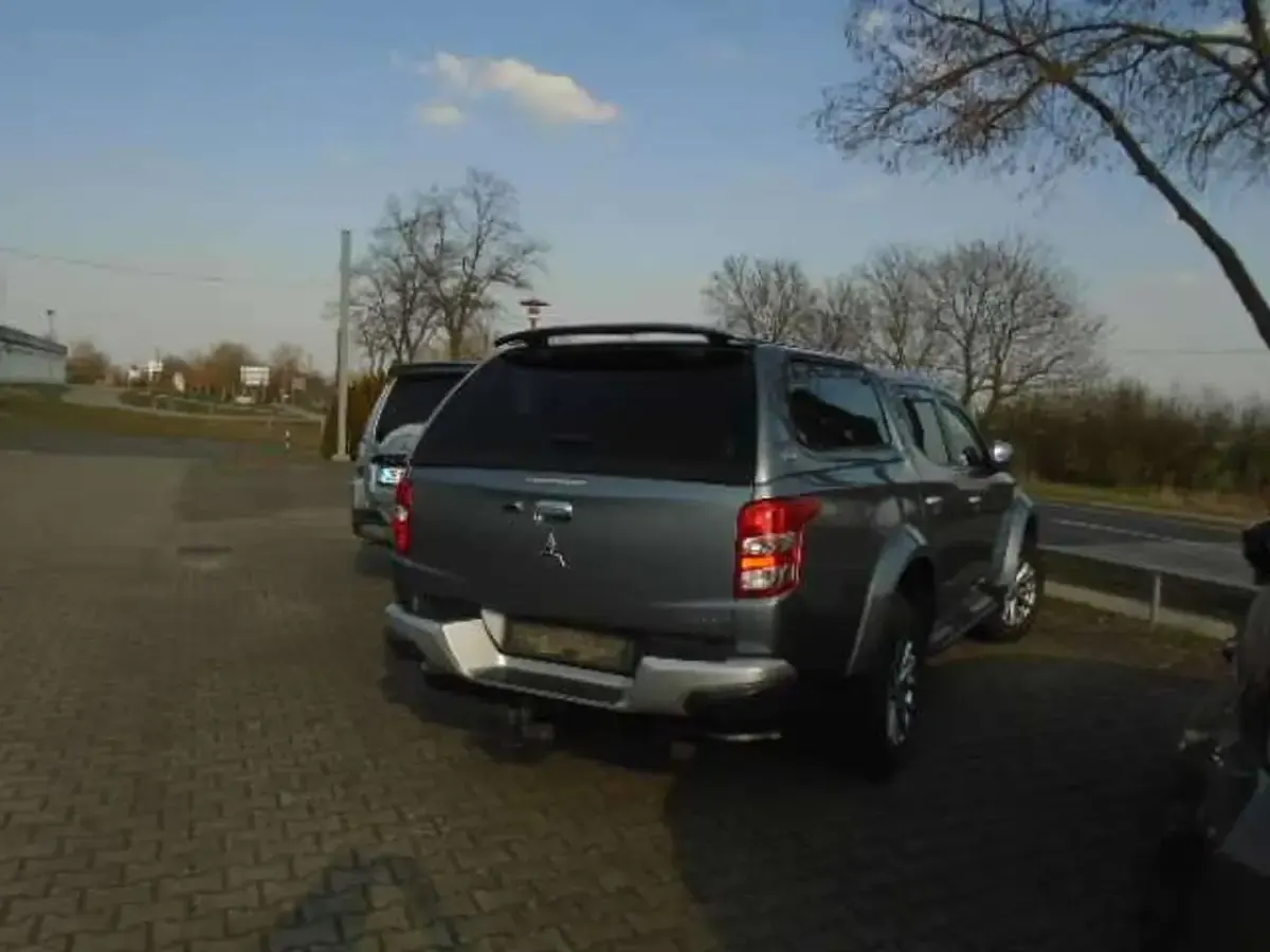 Gebraucht Mitsubishi L200 Top 181 PS (133 kW) 2016 Platinumgrau Pickup