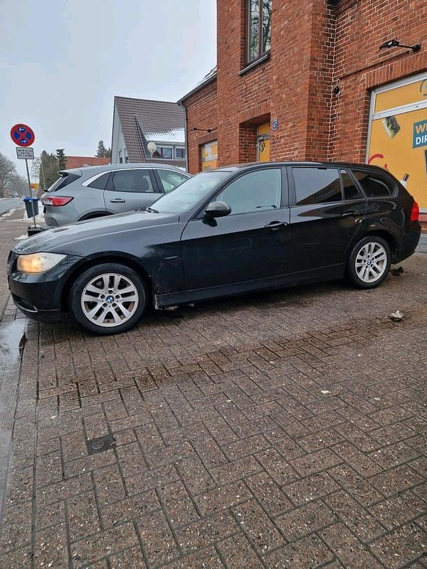 Gebraucht BMW 318 143 PS (105 kW) 2008 Schwarz Kombi