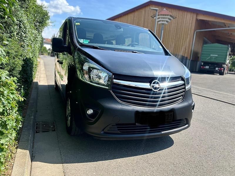 Schwarz Gebraucht 2016 Opel Vivaro Van | 13.900 € (Fairer Preis) - Bild 1/4