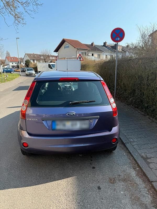 Gebraucht Ford Fiesta 60 PS (44 kW) 2007 Violet Kleinwagen