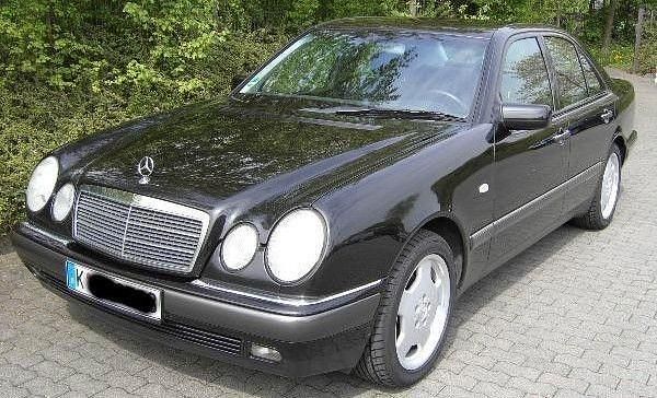 Gebraucht Mercedes E200 Elegance 136 PS (100 kW) 1999 Schwarz Limousine